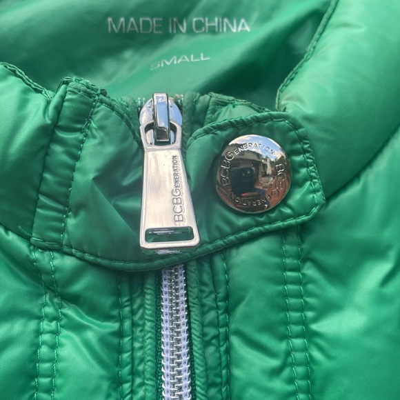 NWOT Beautiful Green BCBG quilted  light weight puffer, measurements in photos. - Picture 3 of 9